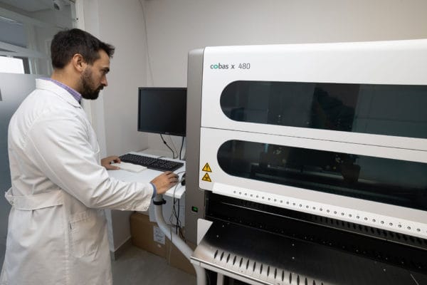 Diagnos suma nueva tecnología Cobas4800